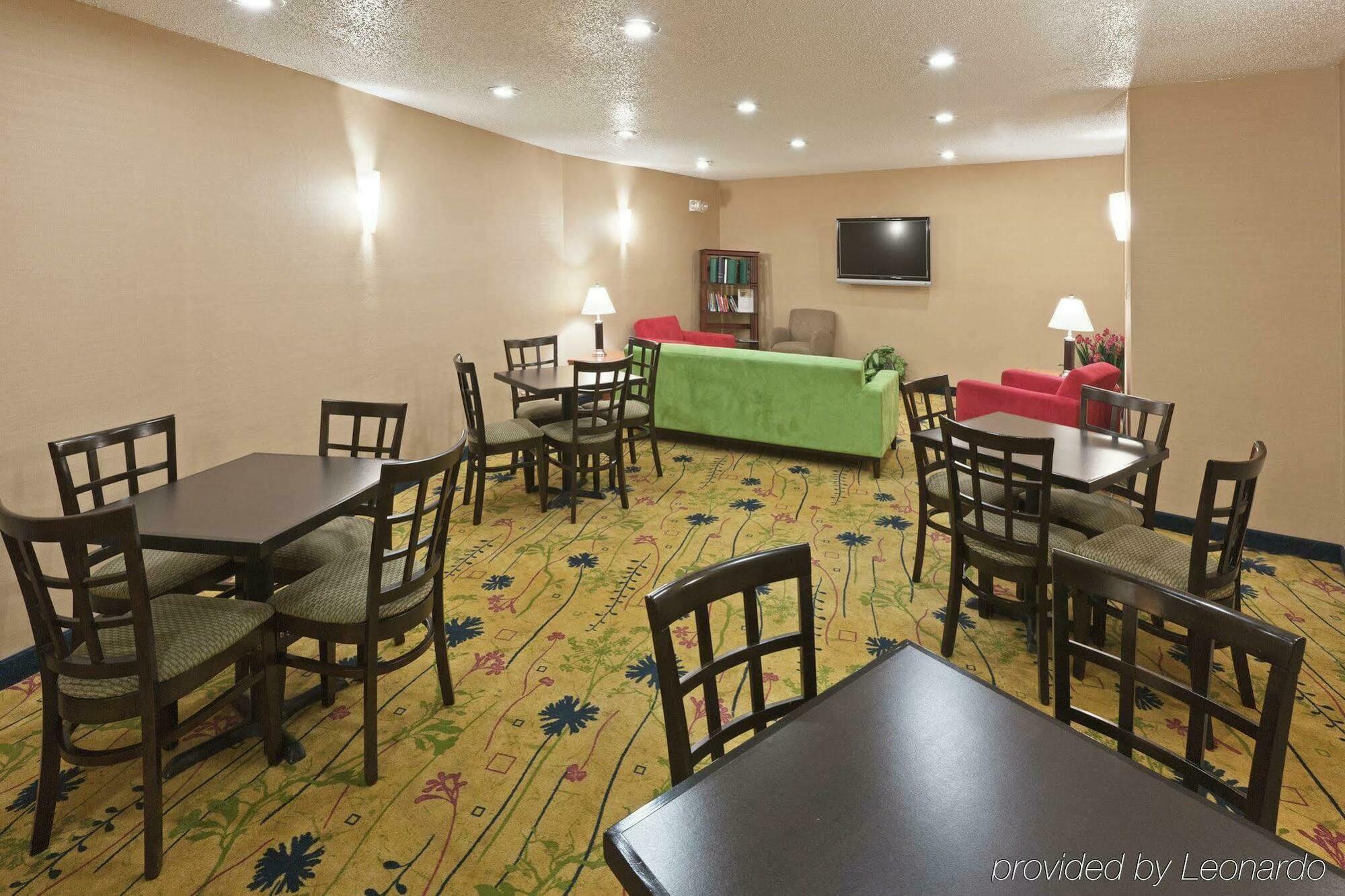 Ramada By Wyndham Hotel Santa Fe