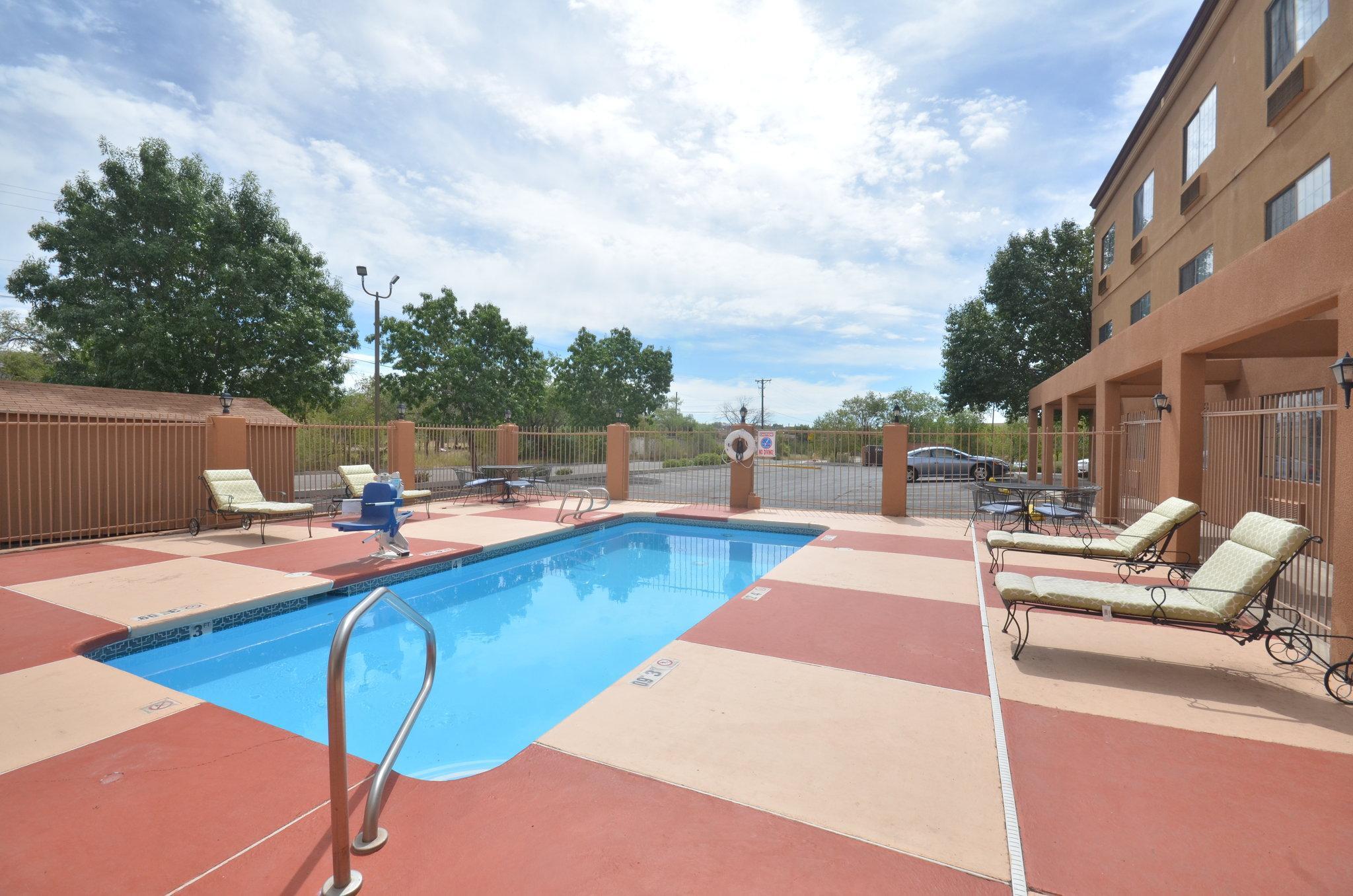 Ramada By Wyndham Santa Fé